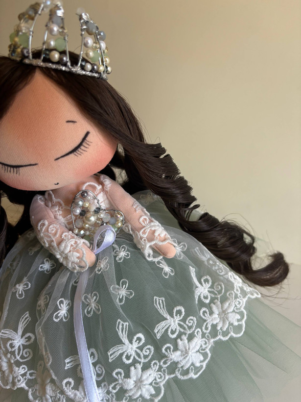 عروسک فرشته روی استند